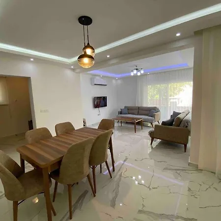 Hotel Merkezde 2+1 Esyali Bahceli Muestakil Ev, 4*