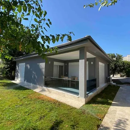 Merkezde 2+1 Esyali Bahceli Muestakil Ev, Hotel 4*
